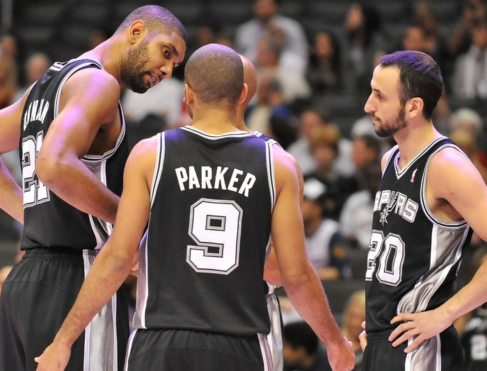 前锋突破造点，射门造成点球机会（前锋突入禁区造点，射门逼出点球）