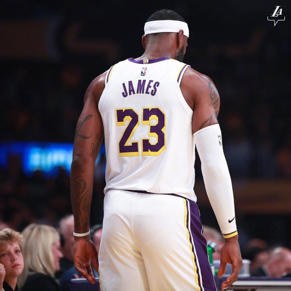 意甲焦点战：维罗纳VS亚特兰大——攻防博弈下的胜负天平与比分推演（意甲重头戏：维罗纳对阵亚特兰大——攻守对决中的胜负天秤与比分预判）