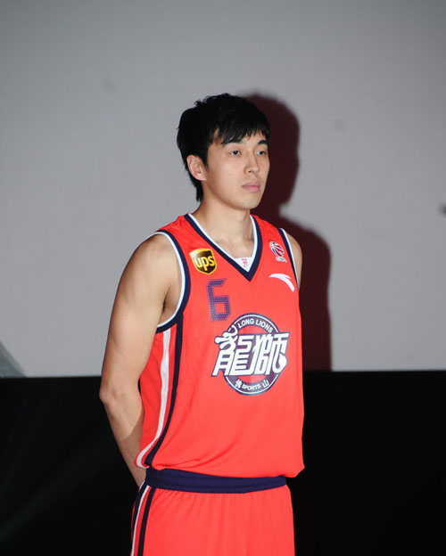 你认同吗？孔蒂说法鹰防守好，目前其欧冠失球第三多、德甲失球第二多（孔蒂称“鹰”防守出色？数据却显示：欧冠丢球第3、德甲第2）