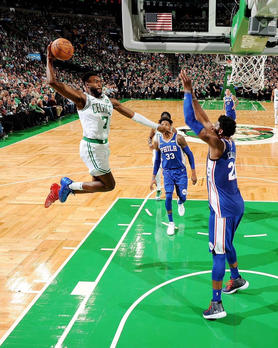 逆天操作！前西汉姆球员社媒炫耀贩毒，被判入狱三年（前西汉姆球员在社媒炫耀贩毒，获刑三年）