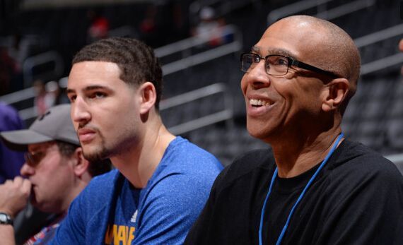 掘金约基奇三双末节爆发（掘金核心约基奇砍三双 末节火力全开）