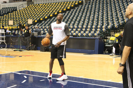 每体：法兰克福球迷在诺坎普制造骚乱，将面临欧足联的处罚（每体：法兰克福球迷在诺坎普引发混乱，或将遭欧足联惩处）