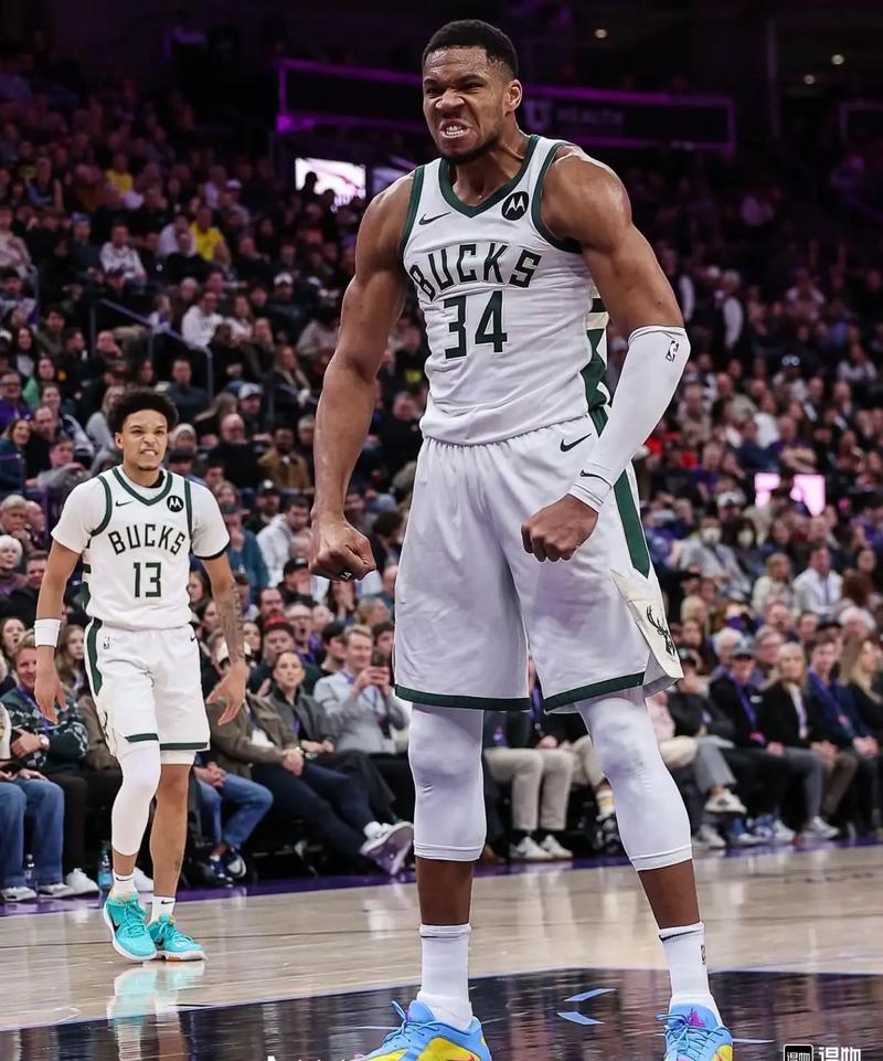 下半场隐身！鲍威尔14中6得到18分2篮板（后两节哑火！鲍威尔14投6中拿下18分2篮板）